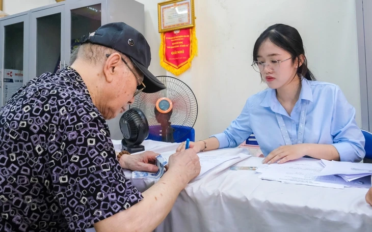 Đại biểu Quốc hội đề nghị sửa quy định ủy quyền nhận lương hưu, trợ cấp BHXH Đại biểu Quốc hội đề nghị sửa quy định ủy quyền nhận lương hưu, trợ cấp BHXH