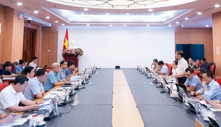 Đại biểu Quốc hội đề nghị sửa quy định ủy quyền nhận lương hưu, trợ cấp BHXH Đại biểu Quốc hội đề nghị sửa quy định ủy quyền nhận lương hưu, trợ cấp BHXH