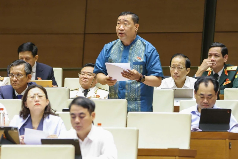 Đại biểu Quốc hội đề xuất hạ nhiệt thị trường bất động sản; tăng lương cán bộ, công chức Đại biểu Quốc hội đề xuất hạ nhiệt thị trường bất động sản; tăng lương cán bộ, công chức