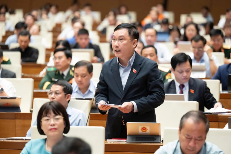 Đại biểu Quốc hội đề xuất hạ nhiệt thị trường bất động sản; tăng lương cán bộ, công chức Đại biểu Quốc hội đề xuất hạ nhiệt thị trường bất động sản; tăng lương cán bộ, công chức