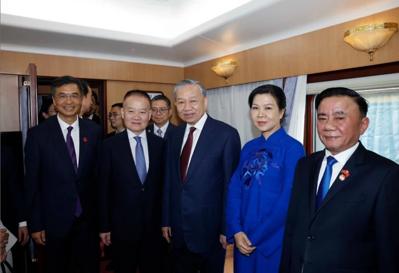 Đại sứ Hà Vĩ: “Quan hệ Việt Nam – Trung Quốc đang trong giai đoạn lịch sử vàng” Đại sứ Hà Vĩ: “Quan hệ Việt Nam – Trung Quốc đang trong giai đoạn lịch sử vàng”