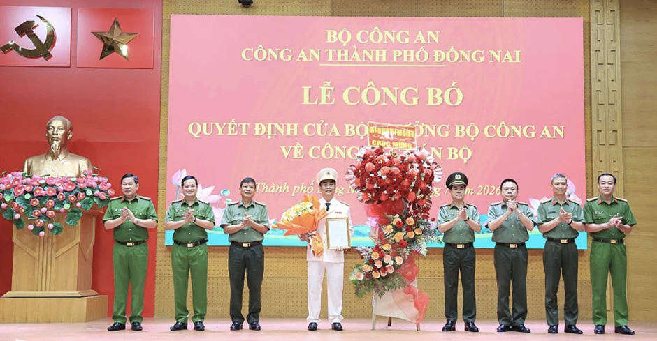 Đại tá Trần Trọng thủy được biệt phái về Ban Quản lý dự án TP . Đồng Nai Đại tá Trần Trọng thủy được biệt phái về Ban Quản lý dự án TP . Đồng Nai