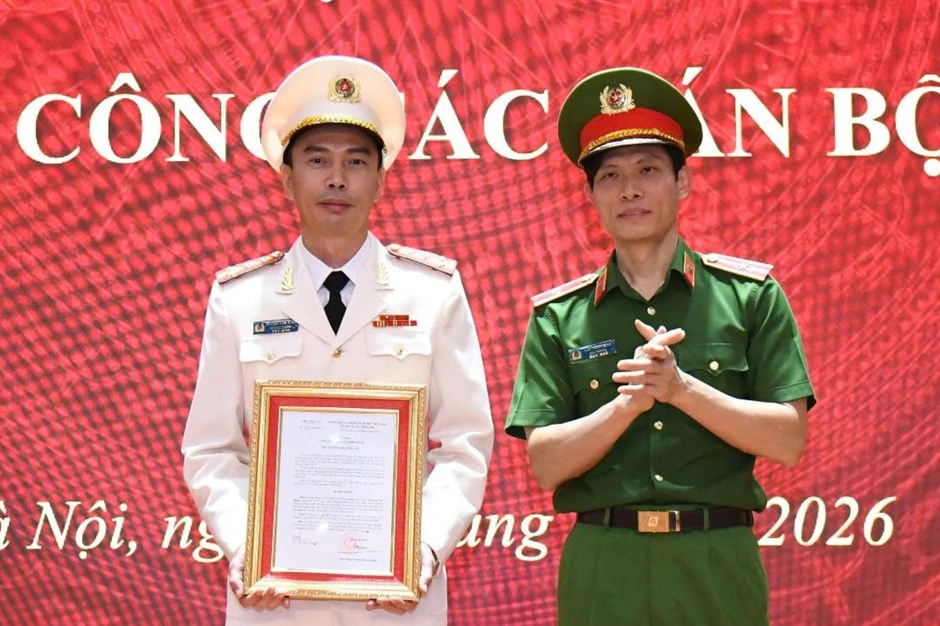 Đại tá Trương Văn Hồng được bổ nhiệm Phó Cục trưởng Cục Cảnh sát điều tra tội phạm về ma túy Đại tá Trương Văn Hồng được bổ nhiệm Phó Cục trưởng Cục Cảnh sát điều tra tội phạm về ma túy