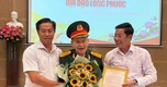 Đại tá Tư Cang tặng hai khẩu súng kỷ vật chiến tranh cho Bảo tàng
