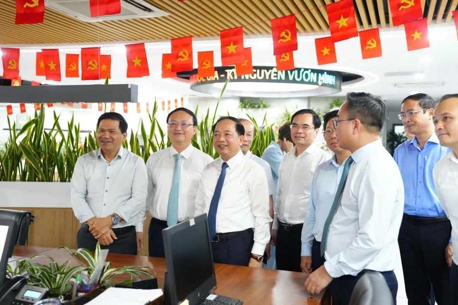 Đài Tiếng nói Việt Nam: Tích hợp lý luận, tuyên truyền và cổ động để giữ vững dòng chủ lưu trên không gian số Đài Tiếng nói Việt Nam: Tích hợp lý luận, tuyên truyền và cổ động để giữ vững dòng chủ lưu trên không gian số