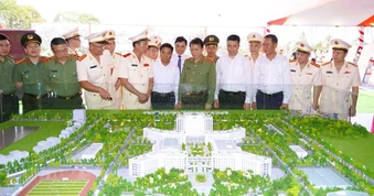Đại tướng Lương Tam Quang dự lễ khởi công xây dựng doanh trại Công an tỉnh Thanh Hóa