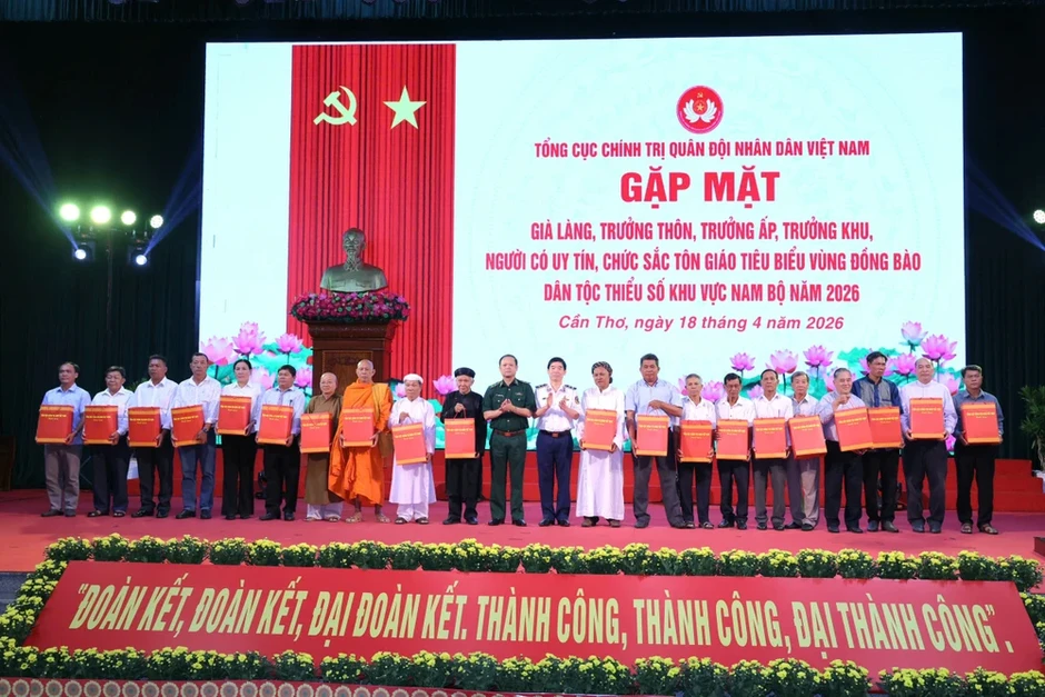 Đại tướng Nguyễn Trọng Nghĩa gặp mặt 100 già làng, trưởng thôn, người có uy tín khu vực Nam Bộ Đại tướng Nguyễn Trọng Nghĩa gặp mặt 100 già làng, trưởng thôn, người có uy tín khu vực Nam Bộ