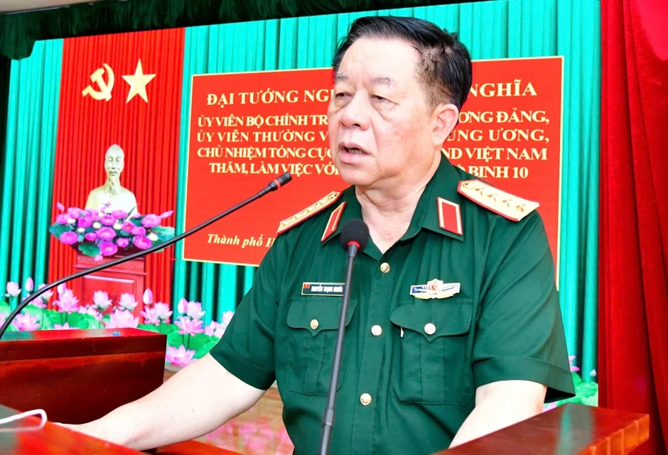 Đại tướng Nguyễn Trọng Nghĩa thăm, làm việc tại Trung đoàn 10 Đại tướng Nguyễn Trọng Nghĩa thăm, làm việc tại Trung đoàn 10