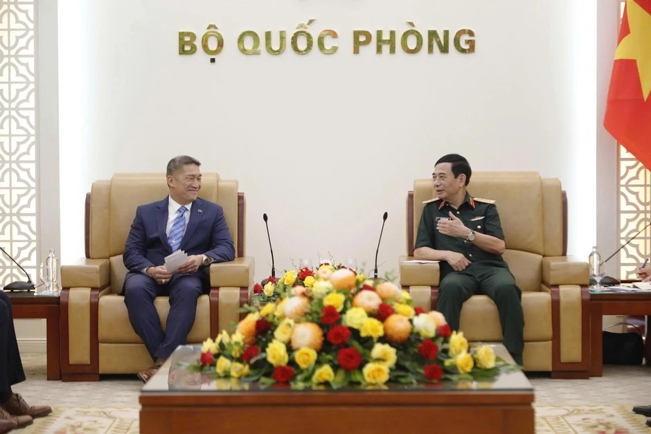 Đại tướng Phan Văn Giang tiếp Quyền Bộ trưởng Bộ Hải quân Mỹ Hùng Cao năm 2026 Đại tướng Phan Văn Giang tiếp Quyền Bộ trưởng Bộ Hải quân Mỹ Hùng Cao năm 2026