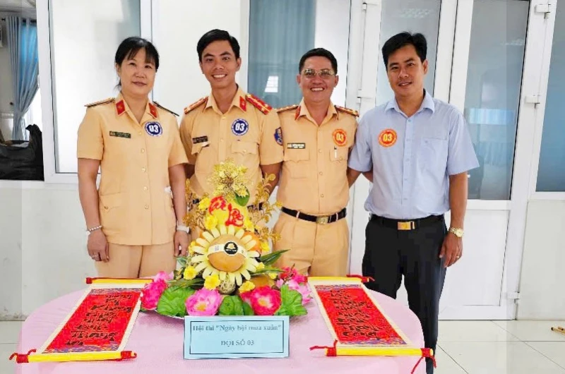 Đại úy Cảnh sát đường thủy học tập và làm theo lời Bác Đại úy Cảnh sát đường thủy học tập và làm theo lời Bác