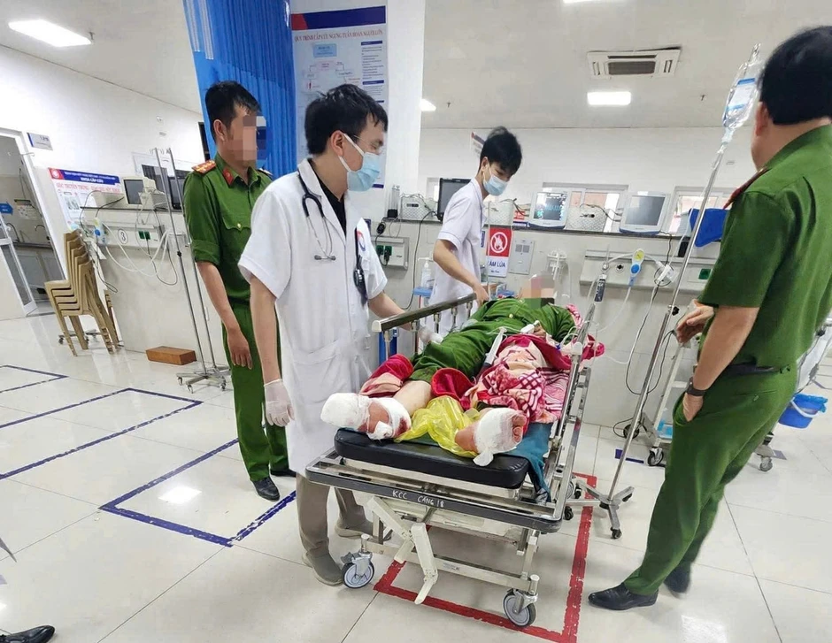 Đại úy công an bị tấn công tại trụ sở đã được phẫu thuật sọ não và nối lại bàn chân Đại úy công an bị tấn công tại trụ sở đã được phẫu thuật sọ não và nối lại bàn chân