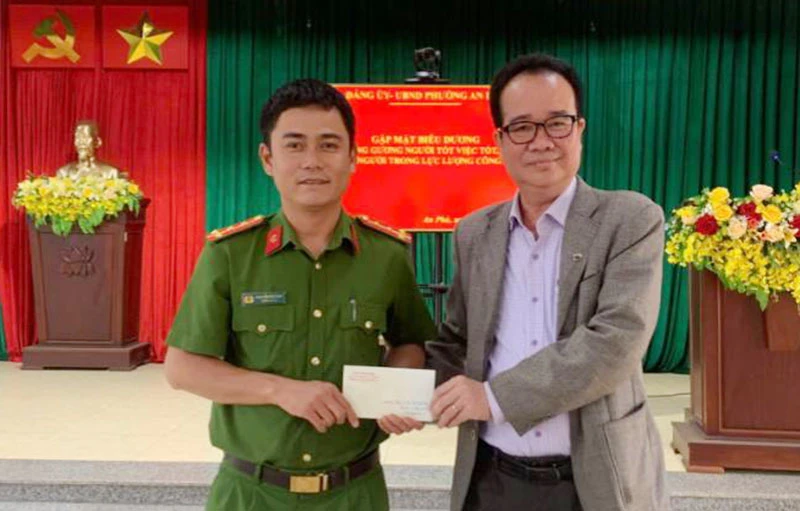 Đại úy Công an cứu sống 2 cháu nhỏ bị đuối nước khi đang nghỉ phép ở quê nhà Đại úy Công an cứu sống 2 cháu nhỏ bị đuối nước khi đang nghỉ phép ở quê nhà