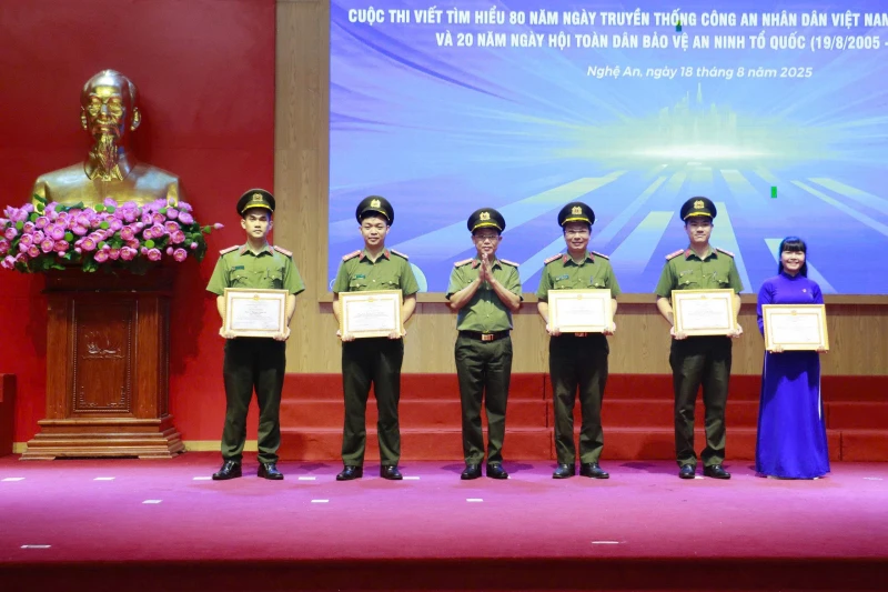 Đại uý Nguyễn Cảnh Tùng: Cán bộ tham mưu đam mê công tác Đoàn Đại uý Nguyễn Cảnh Tùng: Cán bộ tham mưu đam mê công tác Đoàn