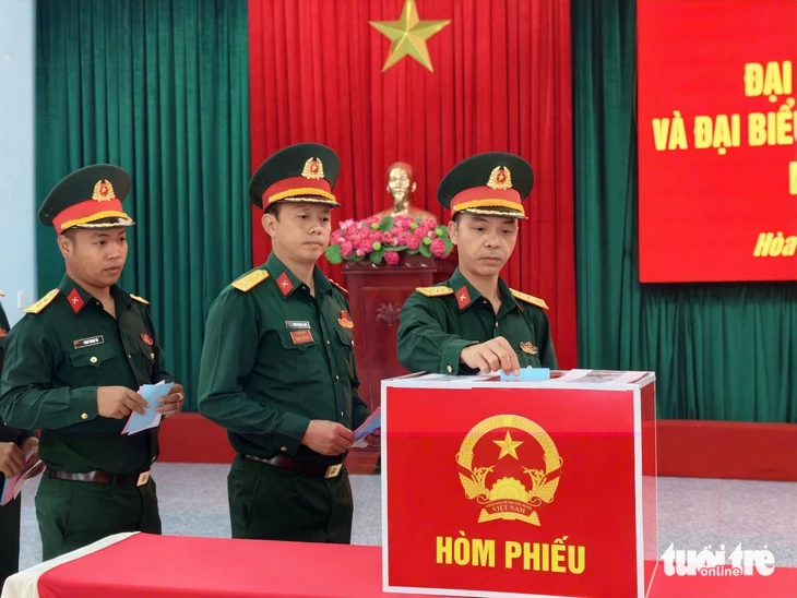 Đắk Lắk đồng loạt tổ chức 11 điểm bầu cử sớm của lực lượng vũ trang Đắk Lắk đồng loạt tổ chức 11 điểm bầu cử sớm của lực lượng vũ trang