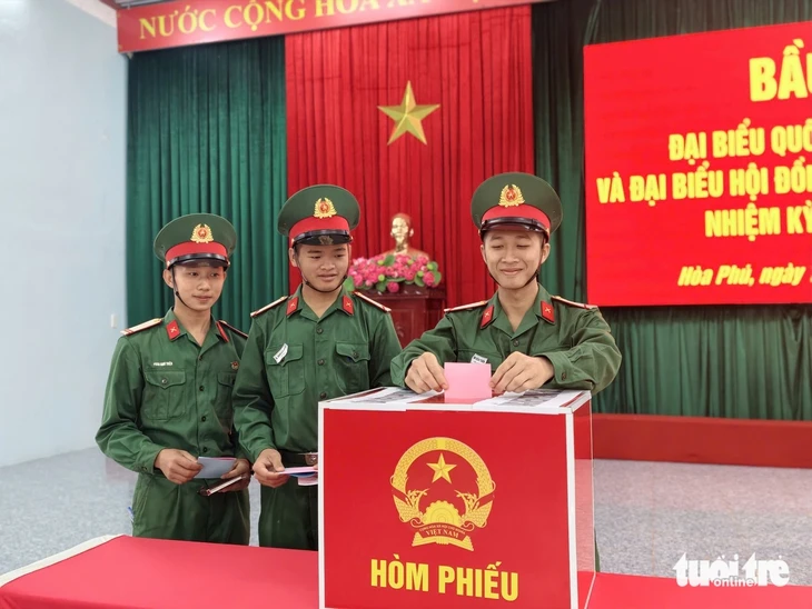 Đắk Lắk đồng loạt tổ chức 11 điểm bầu cử sớm của lực lượng vũ trang Đắk Lắk đồng loạt tổ chức 11 điểm bầu cử sớm của lực lượng vũ trang