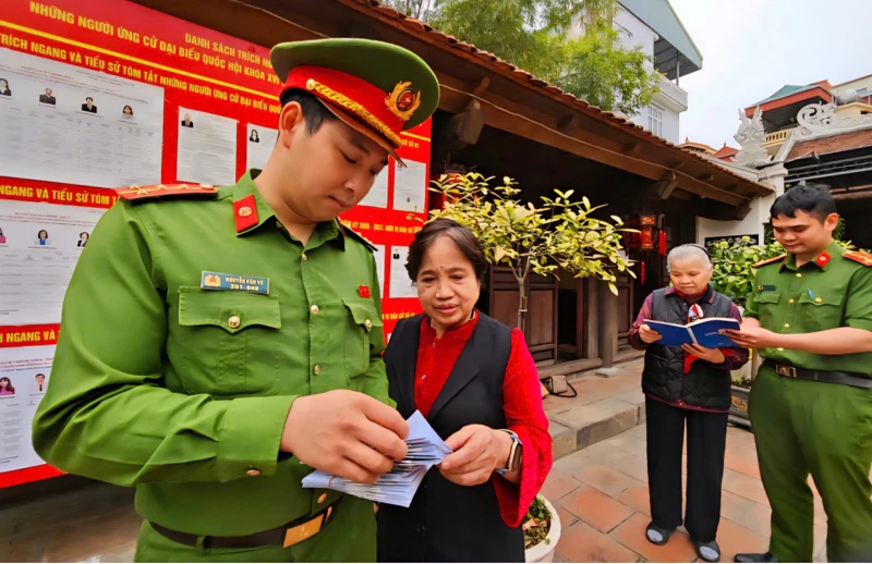 Đảm bảo an ninh, an toàn các điểm bỏ phiếu bầu cử Đảm bảo an ninh, an toàn các điểm bỏ phiếu bầu cử