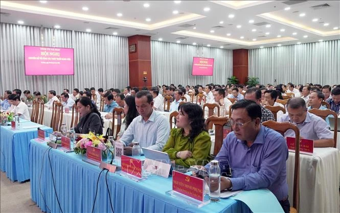 Đảm bảo tính kế thừa và phát triển liên tục của Đảng Đảm bảo tính kế thừa và phát triển liên tục của Đảng