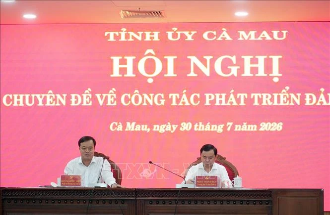 Đảm bảo tính kế thừa và phát triển liên tục của Đảng Đảm bảo tính kế thừa và phát triển liên tục của Đảng