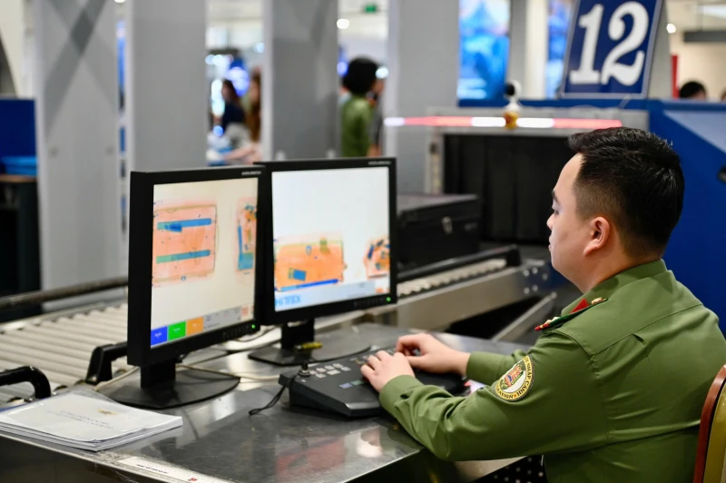 Đảm bảo tuyệt đối an ninh, an toàn hàng không dịp lễ 30/4 và 1/5 Đảm bảo tuyệt đối an ninh, an toàn hàng không dịp lễ 30/4 và 1/5