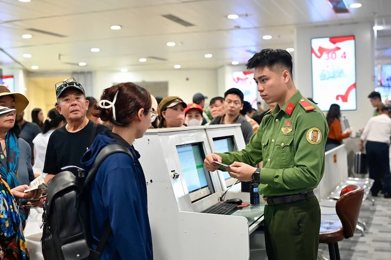 Đảm bảo tuyệt đối an ninh, an toàn hàng không dịp lễ 30/4 và 1/5 Đảm bảo tuyệt đối an ninh, an toàn hàng không dịp lễ 30/4 và 1/5