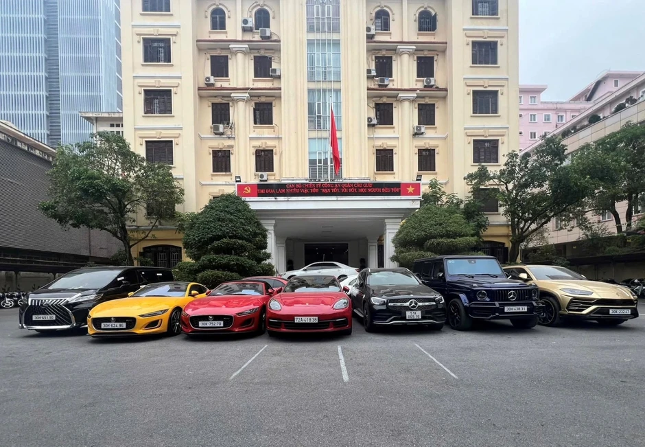 Dàn siêu xe Ferrari, Porsche, Rolls-Royce và 111 bất động sản vụ Mr Pips lừa đảo 1.600 tỷ đồng Dàn siêu xe Ferrari, Porsche, Rolls-Royce và 111 bất động sản vụ Mr Pips lừa đảo 1.600 tỷ đồng