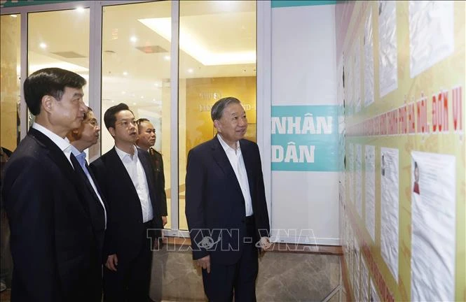 Đảng ta muôn vạn tấm lòng niềm tin Đảng ta muôn vạn tấm lòng niềm tin