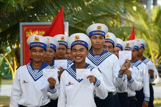 Đảng ta muôn vạn tấm lòng niềm tin Đảng ta muôn vạn tấm lòng niềm tin