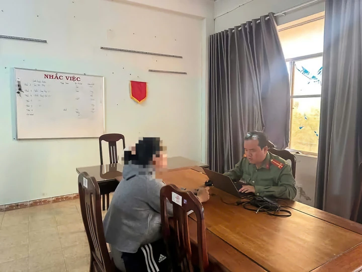 Đăng tin cô gái dùng tiền từ thiện mua điện thoại, một phụ nữ ở Đắk Lắk bị phạt Đăng tin cô gái dùng tiền từ thiện mua điện thoại, một phụ nữ ở Đắk Lắk bị phạt