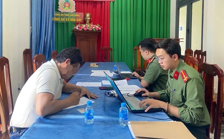 Đăng tin sai sự thật về bầu cử Quốc hội, 2 người bị xử lý Đăng tin sai sự thật về bầu cử Quốc hội, 2 người bị xử lý