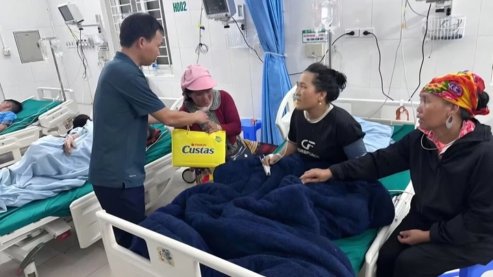 Đang trú mưa trong lều, 4 người ở Sơn La bị sét đánh Đang trú mưa trong lều, 4 người ở Sơn La bị sét đánh