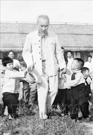 Đạo đức Hồ Chí Minh - biểu tượng văn hóa sáng ngời Đạo đức Hồ Chí Minh - biểu tượng văn hóa sáng ngời