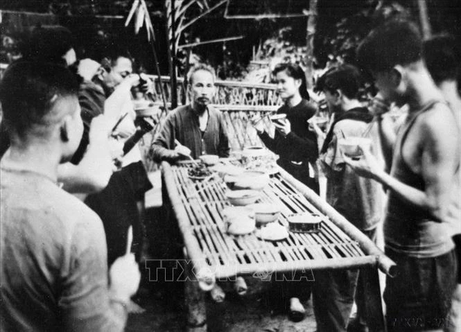 Đạo đức Hồ Chí Minh - biểu tượng văn hóa sáng ngời Đạo đức Hồ Chí Minh - biểu tượng văn hóa sáng ngời