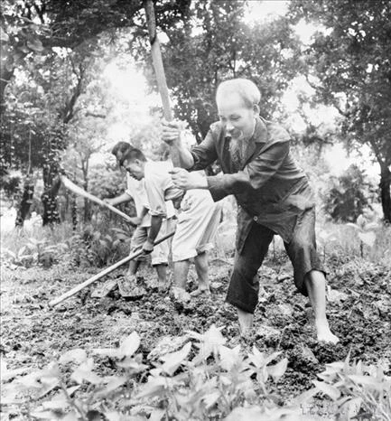 Đạo đức Hồ Chí Minh - biểu tượng văn hóa sáng ngời Đạo đức Hồ Chí Minh - biểu tượng văn hóa sáng ngời
