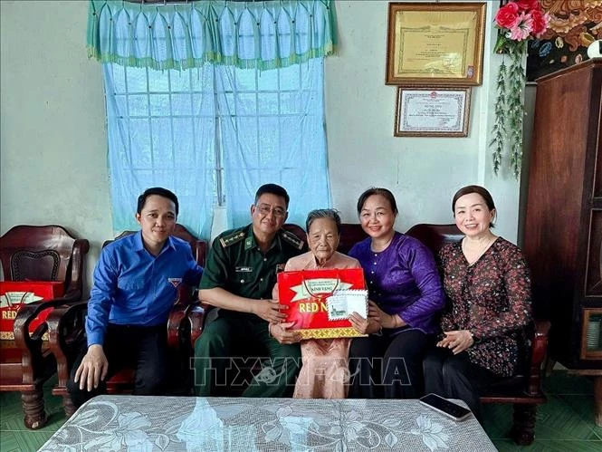 Đạo lý và trách nhiệm với người có công Đạo lý và trách nhiệm với người có công