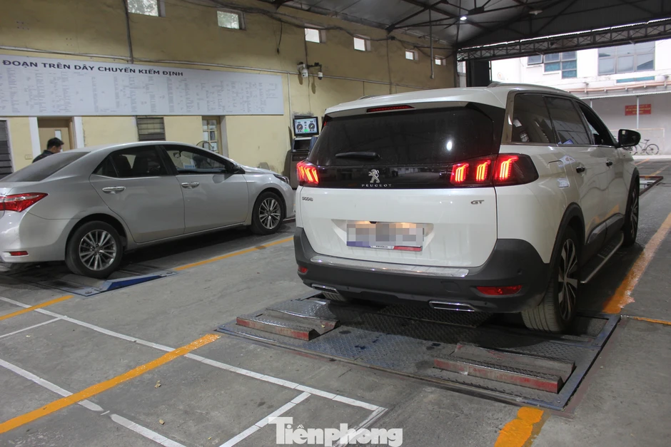 'Đạp lút ga' đăng kiểm ô tô gây tranh cãi: Sẽ chuyển đổi công nghệ?
