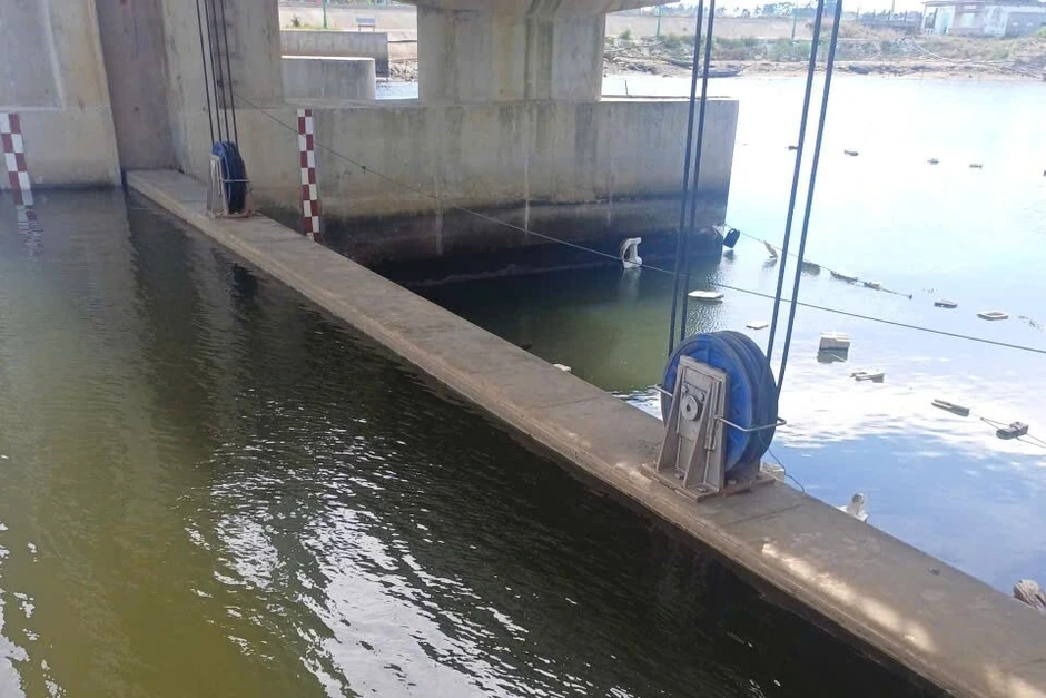 Đập ngăn mặn 80 tỷ đồng xuất hiện vết lún vượt thiết kế cho phép Đập ngăn mặn 80 tỷ đồng xuất hiện vết lún vượt thiết kế cho phép