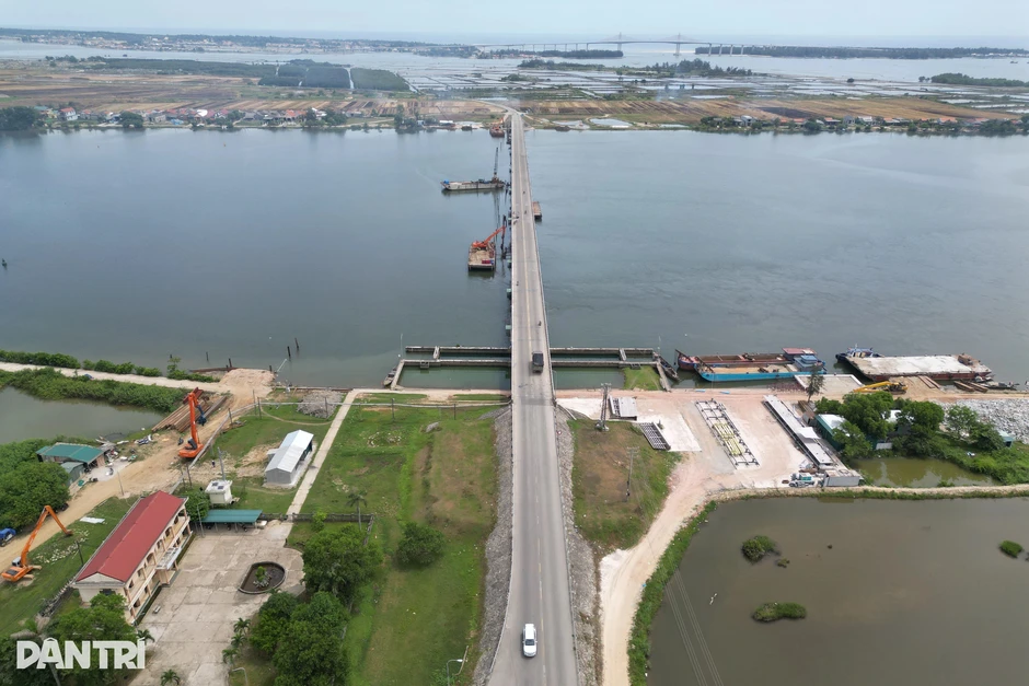 Đập ngăn mặn, giữ ngọt từng lớn nhất Đông Nam Á đang được đại tu Đập ngăn mặn, giữ ngọt từng lớn nhất Đông Nam Á đang được đại tu