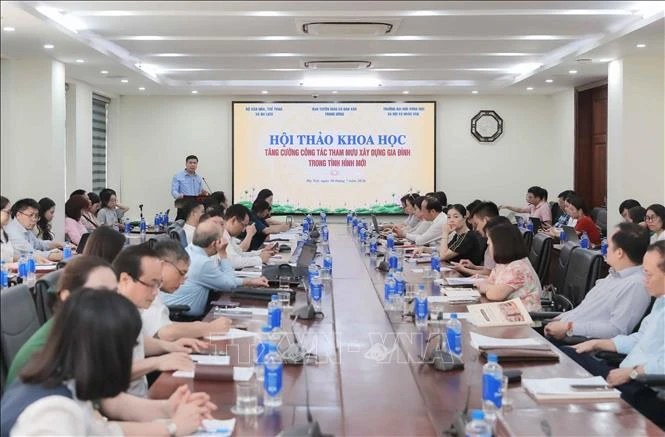 Đặt gia đình vào trung tâm chiến lược phát triển đất nước Đặt gia đình vào trung tâm chiến lược phát triển đất nước