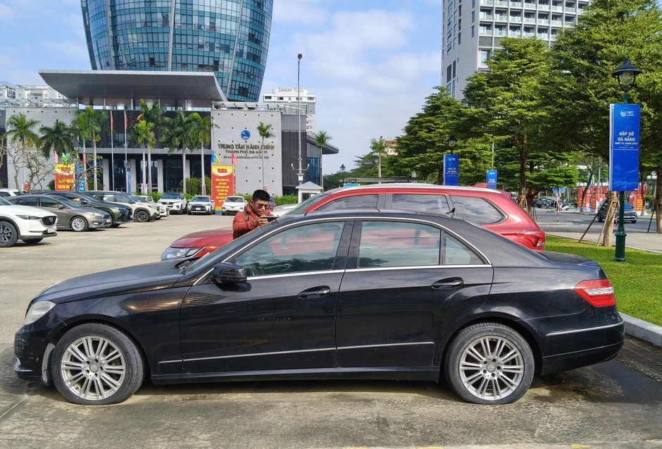 Đấu giá xe công Đà Nẵng: Mercedes - Benz không có người mua nhưng nhiều xe trúng giá cao Đấu giá xe công Đà Nẵng: Mercedes - Benz không có người mua nhưng nhiều xe trúng giá cao