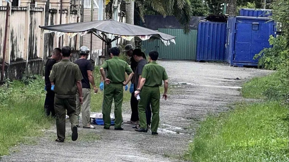Đau lòng: Bé gái sơ sinh bị bỏ trong túi nilon ở TP.HCM Đau lòng: Bé gái sơ sinh bị bỏ trong túi nilon ở TP.HCM