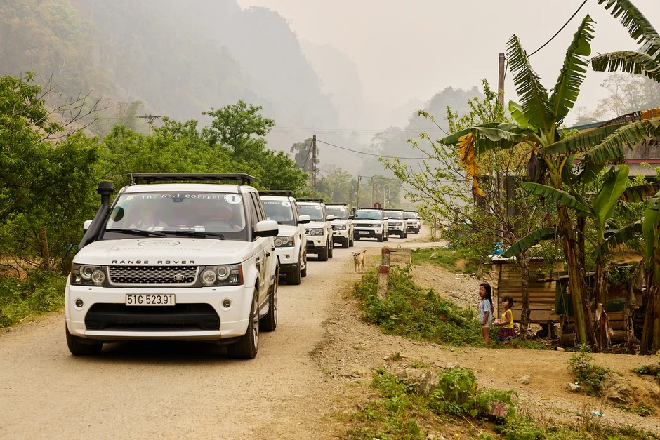 Đây là lý do ông Đặng Lê Nguyên Vũ chọn Rolls-Royce, Ferrari và Land Rover xuyên Việt lần này dù sở hữu rất nhiều xe từ thương hiệu đẳng cấp khác Đây là lý do ông Đặng Lê Nguyên Vũ chọn Rolls-Royce, Ferrari và Land Rover xuyên Việt lần này dù sở hữu rất nhiều xe từ thương hiệu đẳng cấp khác