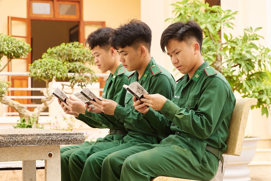 Đây là lý do ông Đặng Lê Nguyên Vũ chọn Rolls-Royce, Ferrari và Land Rover xuyên Việt lần này dù sở hữu rất nhiều xe từ thương hiệu đẳng cấp khác Đây là lý do ông Đặng Lê Nguyên Vũ chọn Rolls-Royce, Ferrari và Land Rover xuyên Việt lần này dù sở hữu rất nhiều xe từ thương hiệu đẳng cấp khác
