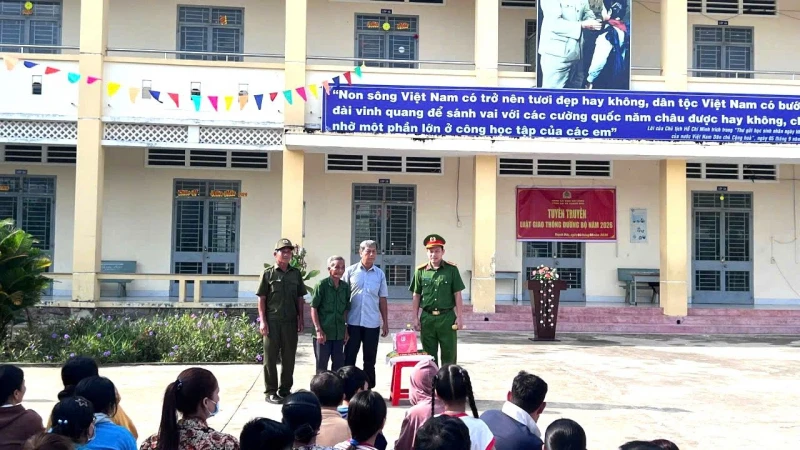 Đẩy mạnh nhiều giải pháp ngăn ngừa, kéo giảm tai nạn giao thông ở Tây Ninh Đẩy mạnh nhiều giải pháp ngăn ngừa, kéo giảm tai nạn giao thông ở Tây Ninh