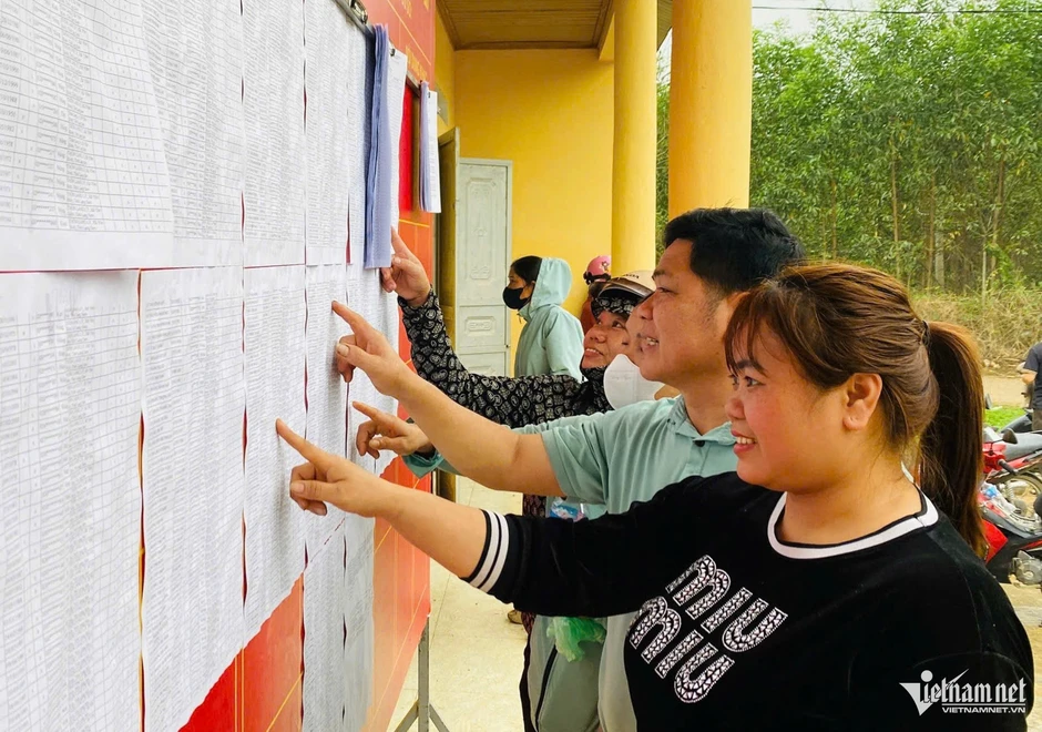 Đẩy mạnh tuyên truyền bầu cử đến từng thôn, bản Đẩy mạnh tuyên truyền bầu cử đến từng thôn, bản