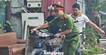 Dãy nhà trọ ở Phùng Khoang bốc cháy dữ dội