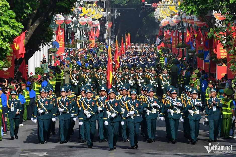 Để lịch sử soi đường cho một thế kỷ phát triển mới Để lịch sử soi đường cho một thế kỷ phát triển mới
