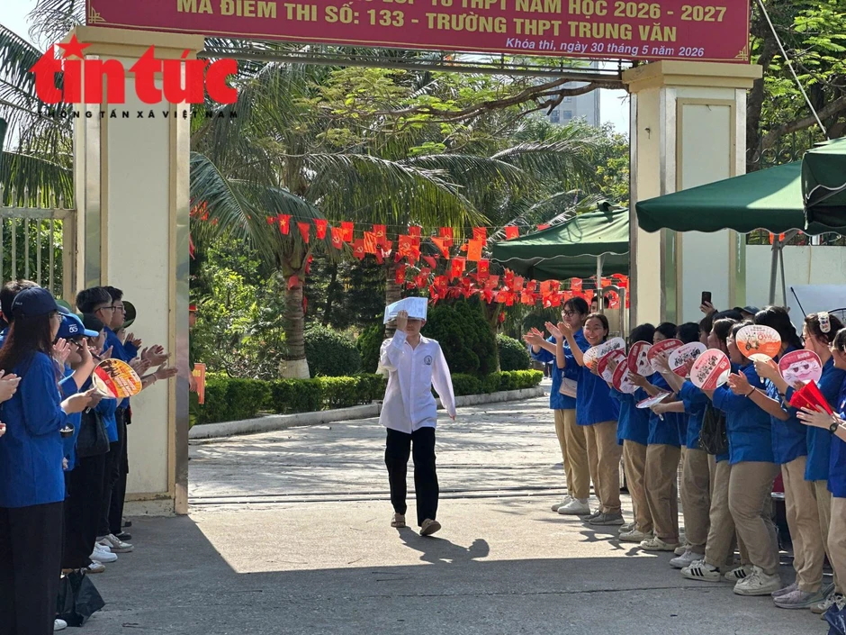 Đề thi tiếng Anh vào lớp 10 Hà Nội có tính thời sự và gần gũi