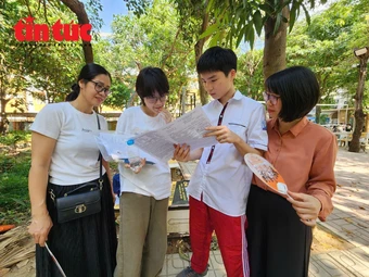 Đề thi tiếng Anh vào lớp 10 Hà Nội có tính thời sự và gần gũi