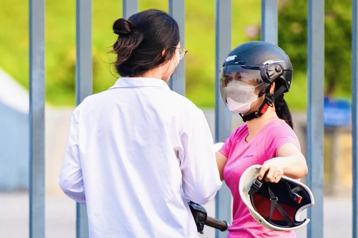 Đề Văn thi lại ở chuyên Tuyên Quang: Vừa sức, có độ phân hoá và 'đất' sáng tạo Đề Văn thi lại ở chuyên Tuyên Quang: Vừa sức, có độ phân hoá và 'đất' sáng tạo
