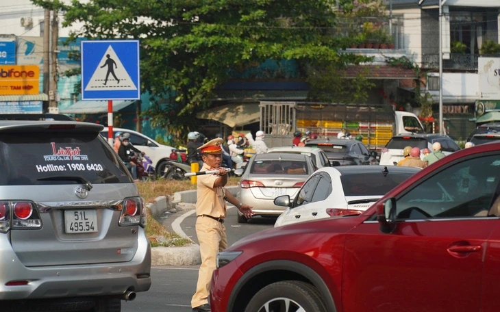 Đề xuất khai thác 2 mỏ đá để 'cứu' cao tốc TP.HCM - Trung Lương - Mỹ Thuận Đề xuất khai thác 2 mỏ đá để 'cứu' cao tốc TP.HCM - Trung Lương - Mỹ Thuận